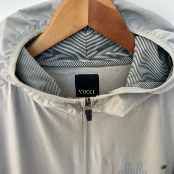 Vuori Men’s Hooded Windbreaker Jacket XL Gray Lightweight Athletic Running Shell - Picture 2 of 5